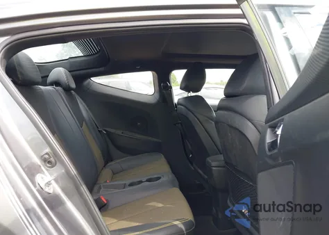 2016 Hyundai Veloster z USA, uszkodzony, nr VIN KMHTC6AD5GU302830